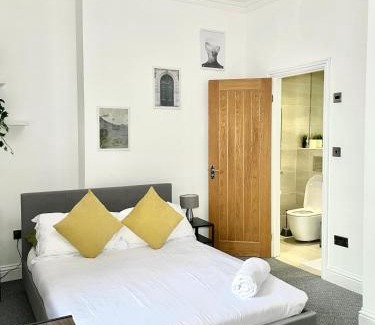 Crofton Park Apartment | Inviting 2 Bed 2 Bath Apartment in London - Guest Rated 9.8