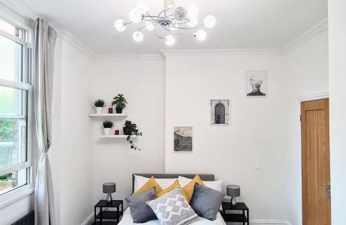 Crofton Park Apartment | Inviting 2 Bed 2 Bath Apartment in London - Guest Rated 9.8