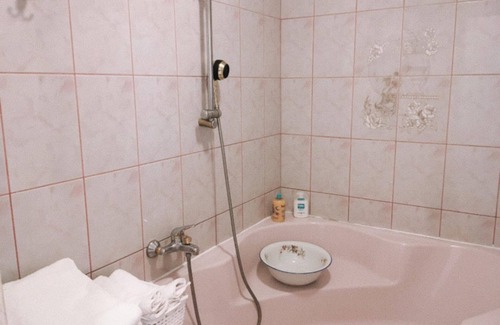 Kamyk Apartment | Cozy 2-Bed Apartment in Praha 4 with Family Amenities