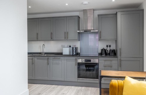 Camberley Apartment | Family-Friendly 2-Bed Apartment in Camberley, 4-Star Rating