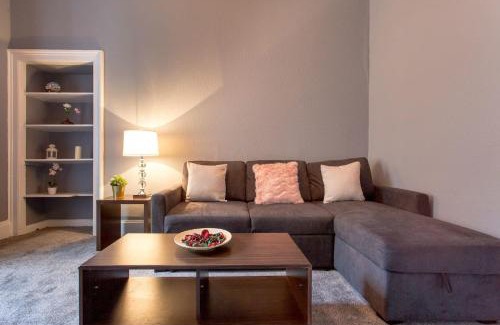 Tollcross Apartment | Chic 2-Bed Apartment in Central Edinburgh - Pet Friendly Stay