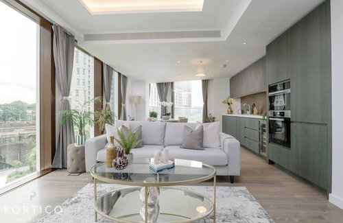Vauxhall Apartment | Stunning 2-bed Apt with pool in Nine Elms