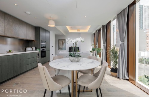 Vauxhall Apartment | Stunning 2-bed Apt with pool in Nine Elms
