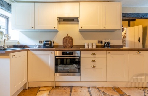 Winchcombe Cottage | Inviting 2 Bed Cotswold Cottage in Winchcombe