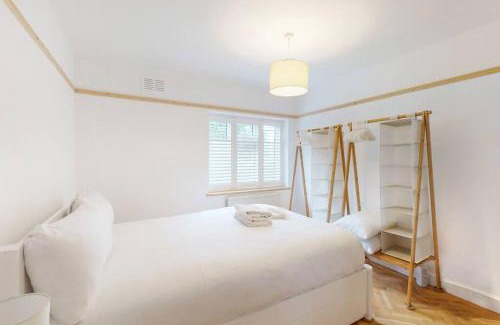 Kew Apartment | Cozy 2-Bed Flat in Richmond - Perfect for Your Getaway