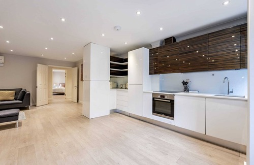 Maida Vale Apartment | Discover 2-Bedroom Comfort at Sweetstay - Family Friendly