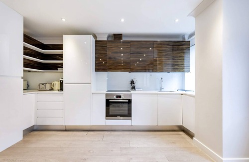 Maida Vale Apartment | Discover 2-Bedroom Comfort at Sweetstay - Family Friendly