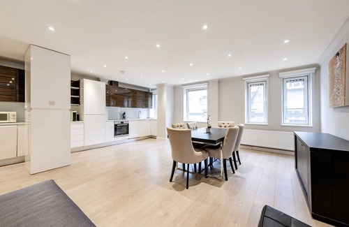 Maida Vale Apartment | Discover 2-Bedroom Comfort at Sweetstay - Family Friendly