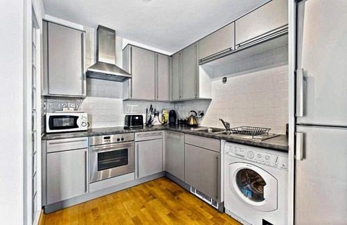 Castle Quarter Apartment | Stunning 2-Bed in Cardiff with Balcony