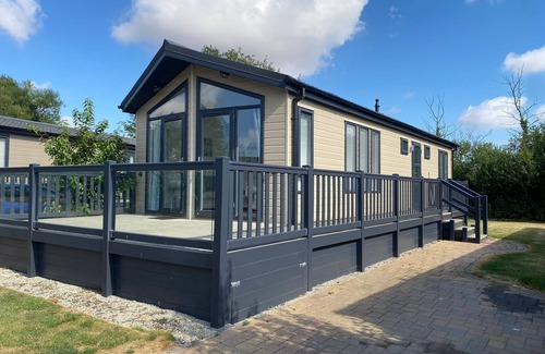 Westmarsh Villa | Inviting 2 Bed Villa in Ramsgate with Pool & Family-Friendly