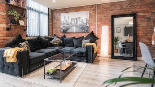 Bradford Apartment | Cozy 2-Bedroom Retreat with Balcony & Super King Beds
