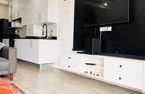 Lusaka Central House | Modern 2 Bedroom Flat with Kitchen and Family Amenities