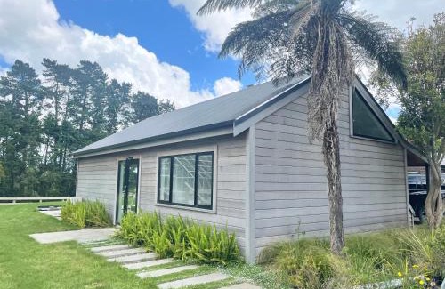 Tamahere House | Family-Friendly 2 Bedroom Guesthouse with Pool & High Reviews