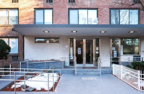 Manhattan Valley Apartment | Inviting 2 BR Getaway in NYC with Private Balcony