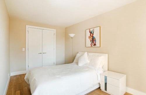 Manhattan Valley Apartment | Inviting 2 BR Getaway in NYC with Private Balcony