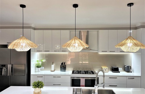 Mildura House | Elegant 2 BR Retreat with Spa and Beautiful Garden