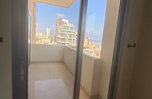 Gemmayzeh Apartment | Chic 2-Bed Apartment in Achrafieh Beirut with Kitchen & Breakfast