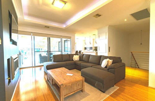 Mindarie House | Beautiful 2-Storey Retreat Steps from Mindarie Marina