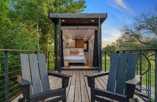 Waco House | Discover the Unique Cool River "Helm" Container Home