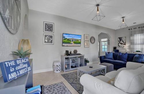 Surfside Villa | Beautiful 2Bd Beach House in Surfside, Rated 9/10 by Guests