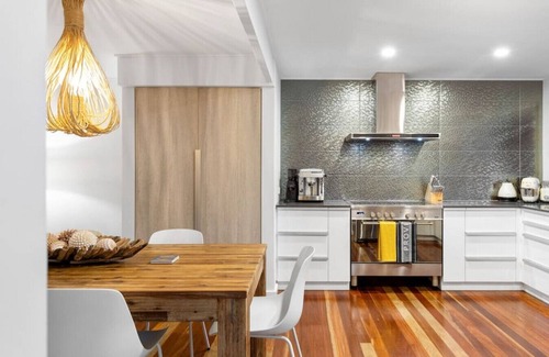 Maroochydore House | Pet-Friendly Oceanfront Getaway Near CottonTrees Beach