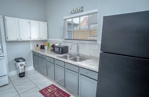 Five Points Apartment | Historic 2BR Pad Steps from Downtown with Spa & Restaurant