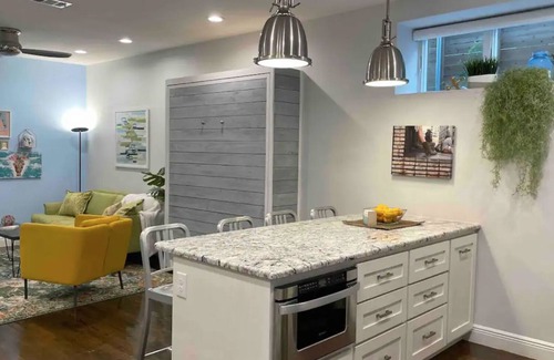 Barton Hills House | Stunning 2BR & Family Friendly w/cowboy pool near Zilker/Barton Hills