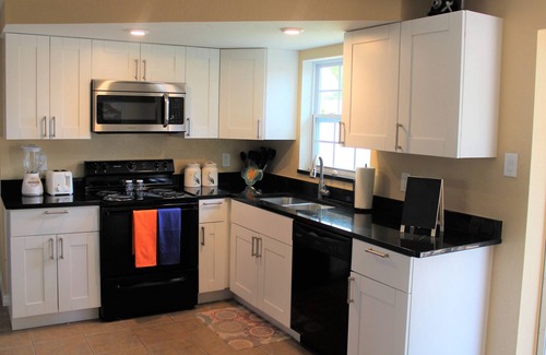 Holiday Lake Estates House | Cozy 2BR Ranch: Pet-Friendly with Spa & High Guest Ratings