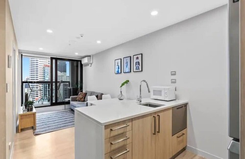 Auckland Central Business District Apartment | Inviting Apartment with Amazing Views near Sky Tower