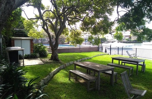 Kirribilli Apartment | Inviting 2BR Waterfront Retreat with Pool Access