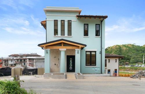 Las Catalinas House | Stunning 3-BD Beachside Home with Small Pool