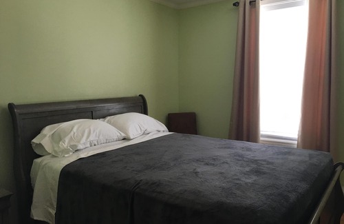 Cleveland Apartment | Idyllic Lakefront Getaway with Pool and Breakfast on Oneida