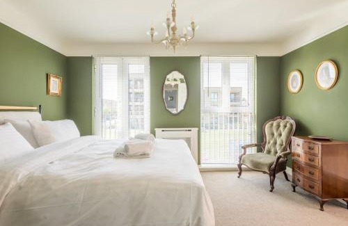Trumpington House | Stylish 3 Bedroom Home with Terrace & Family-Friendly Perks
