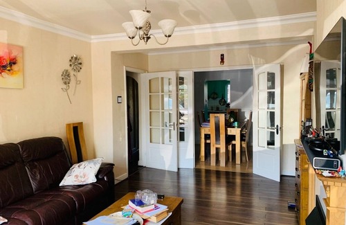 Falconwood and Welling House | Family-Friendly 3 Bedroom Semi Detached Retreat