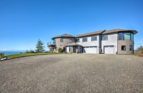Smith River Apartment | Experience 360° Ocean Views Near Redwoods National Park