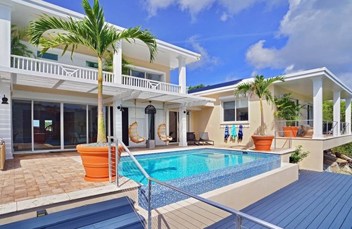 Estate Peterborg Villa | Unforgettable 360° Views at Luxury Villa near Magens Bay