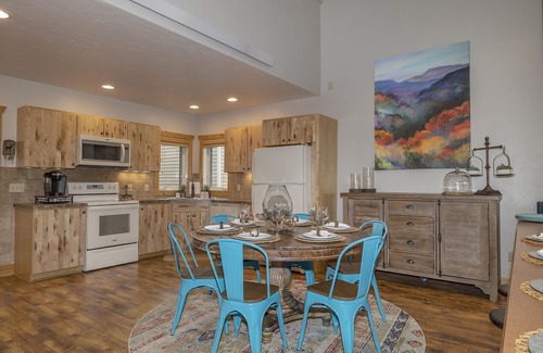 Silvercreek Condo | Exceptional 3B/3B Ski Retreat with Steam Shower & Mountain Views