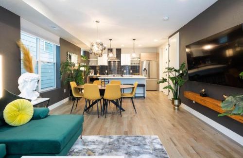 West Colfax House | Inviting 3BD Retreat - Pet Friendly & Close to Downtown!
