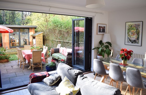 Brixton Apartment | Modern 3BD Apartment with Spa in Vibrant Brixton