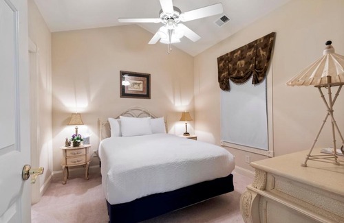 Central Myrtle Beach Apartment | Elegant 3BR Condo near Myrtlewood Golf Resort & Beach