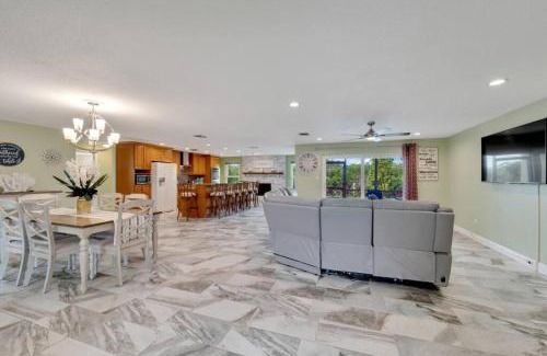Clearwater House | Relaxing Riverside Villa with Private Pool and Ocean Views