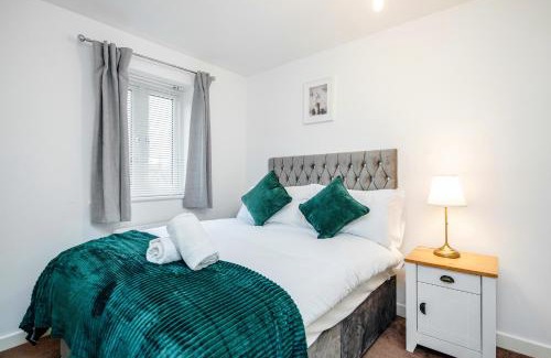 Crays Hill Apartment | Beautiful 3BR House in Basildon - Guest Rated: 8.2/10