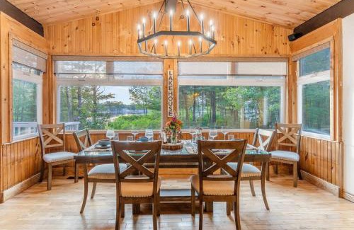 Gravenhurst House | Exceptional 3BR Waterfront Lake Cottage with Hot Tub & Sauna