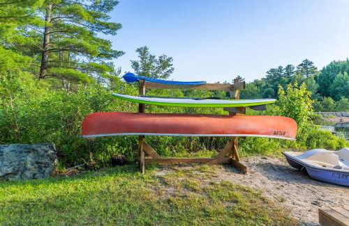 Gravenhurst House | Exceptional 3BR Waterfront Lake Cottage with Hot Tub & Sauna
