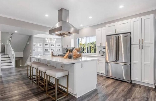 Woodland Hills House | Guest Rated 10/10: Spacious 5 Bed Home with Ocean View