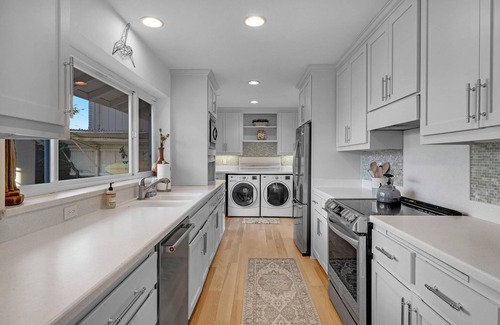 Leucadia House | Beach House Retreat: 4 BD with Ocean Views & Breakfast