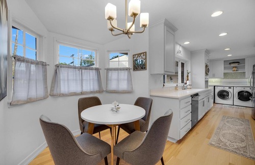 Leucadia House | Beach House Retreat: 4 BD with Ocean Views & Breakfast