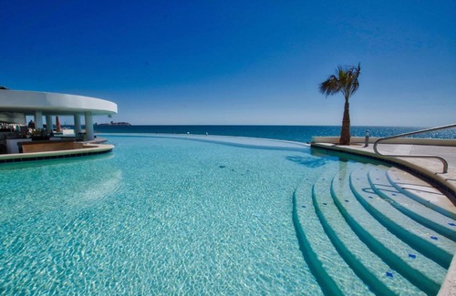 Sandy Beach Villa | Oceanfront 4 Bedroom Villa at Las Palmas Beach Resort