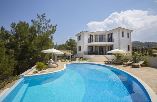 Argaka Villa | Elegant 4 Bedroom Villa with Private Pool in Paphos