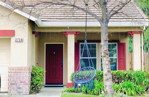 North Natomas House | Convenient 4 Beds, 2 Baths Near SMF Airport & Downtown